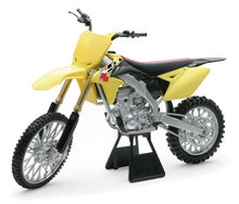 Load image into Gallery viewer, New Ray Toys Suzuki RM-Z450 Dirt Bike/ Scale - 1:6 - Powersports Haven