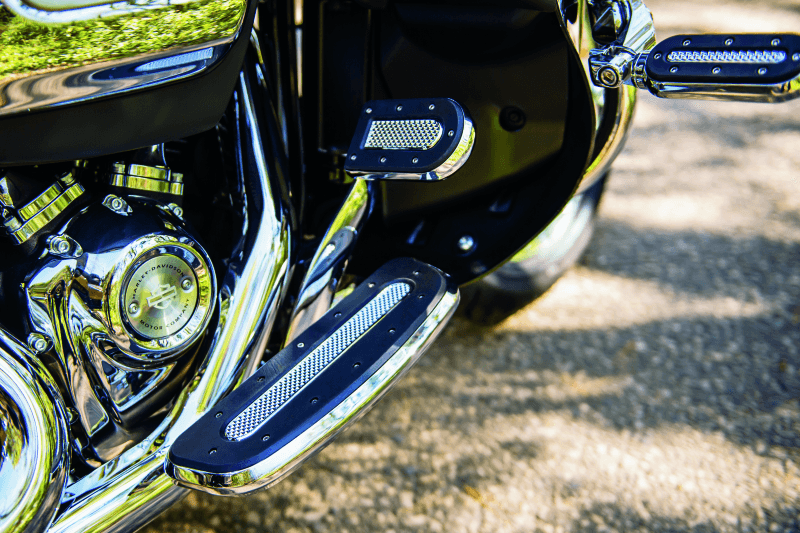 Kuryakyn Heavy Industry Driver Floorboards Chrome - Powersports Haven