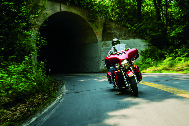 Kuryakyn Smooth Windshield Trim 14-Up Touring Chrome - Powersports Haven