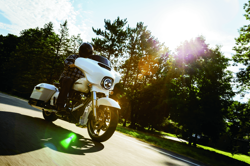 Kuryakyn Oil Cooler Cover Milwaukee-8 Chrome - Powersports Haven